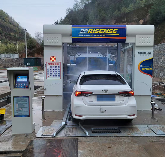 陕西加油站安装日森隧道式洗车机和水循环系统